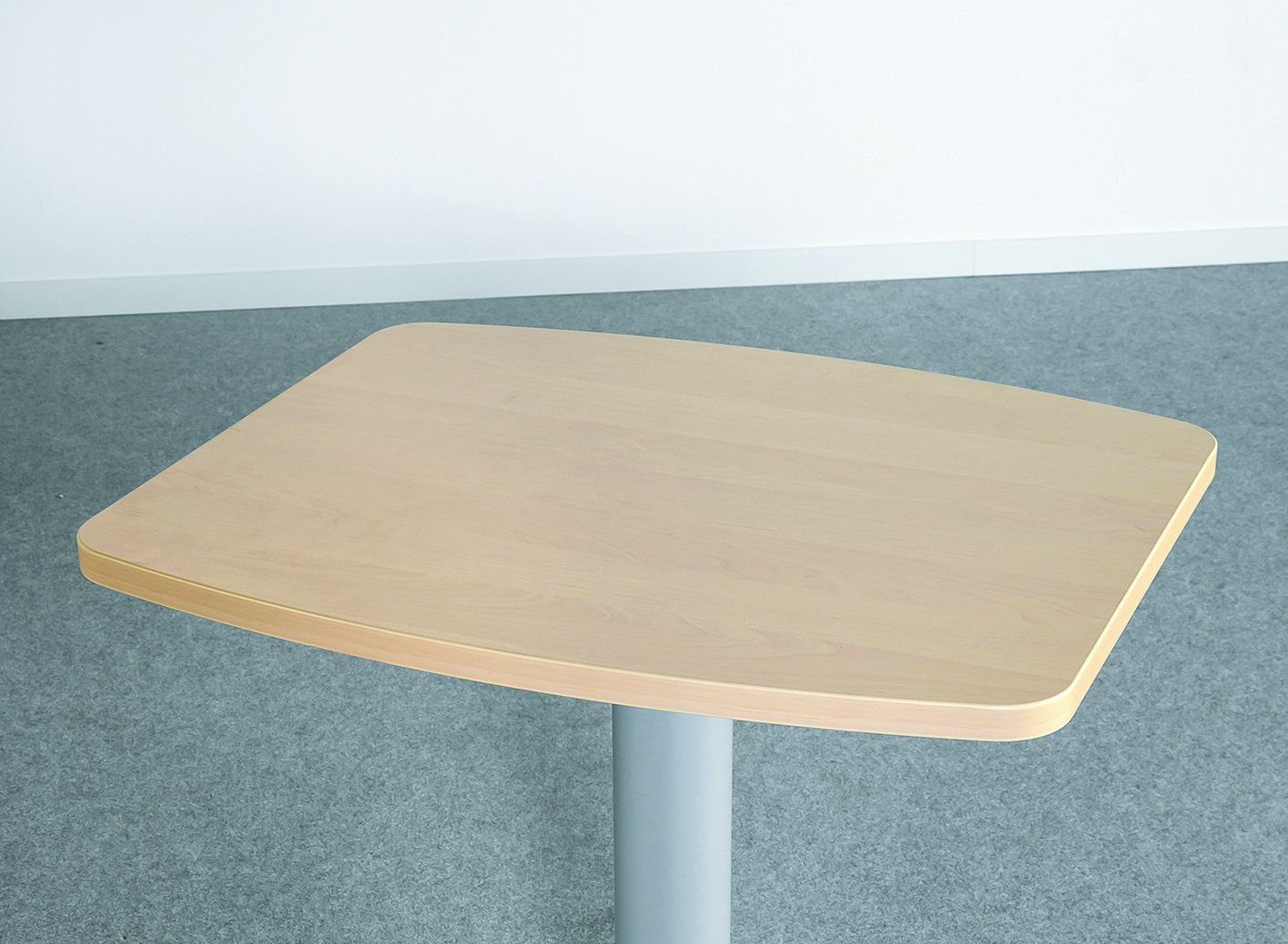 Höhenverstellbarer Beistelltisch